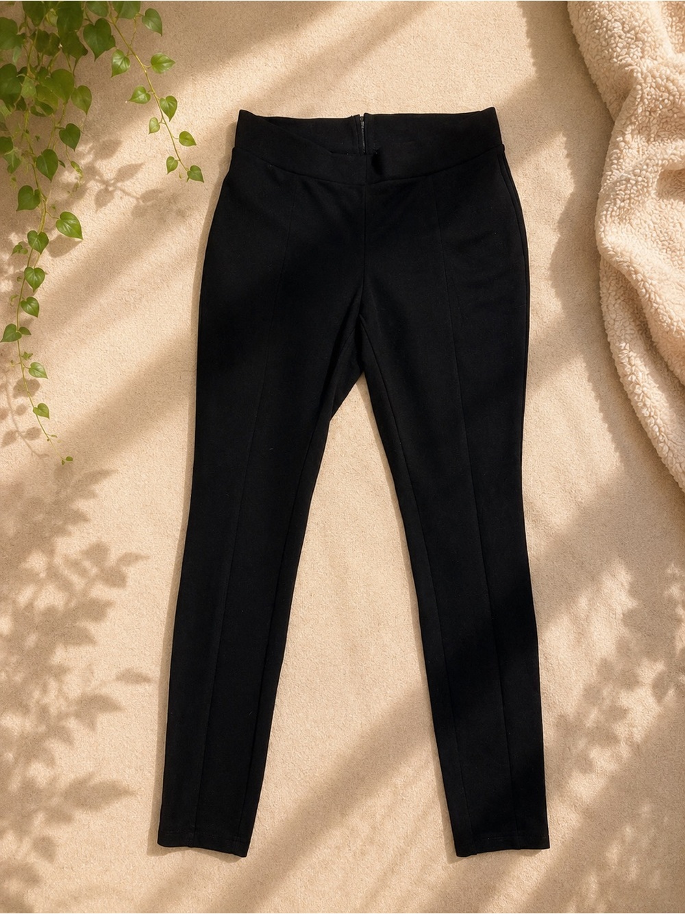 Time and Tru black high-waisted leggings in size M (8-10).